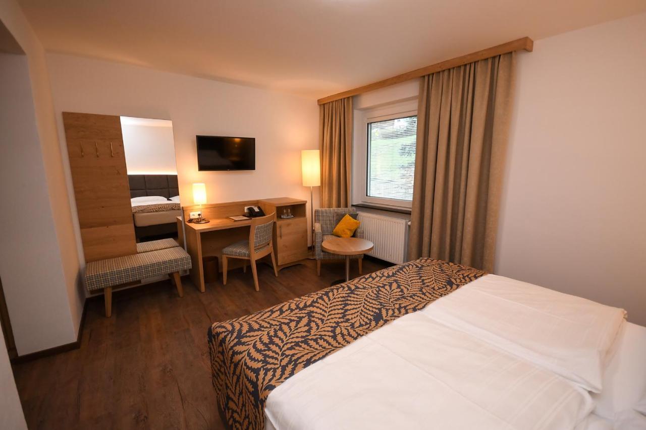 Seegasthof Hois'N Wirt - Hotel Mit Wellnessbereich グムンデン エクステリア 写真